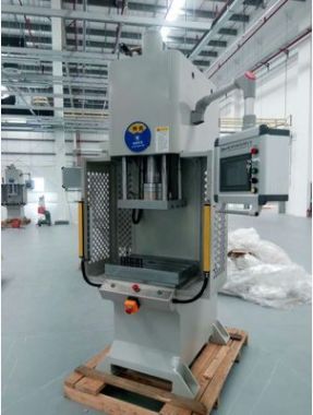 弘辉精密数控油压机 高效精准的工业解决方案